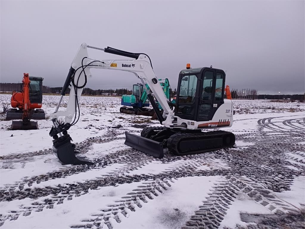 Bobcat 337D Kallistuvalla liittimellä - Miniexcavadora: foto 1 Bobcat 337D Kallistuvalla liittimellä - Miniexcavadora: foto 1