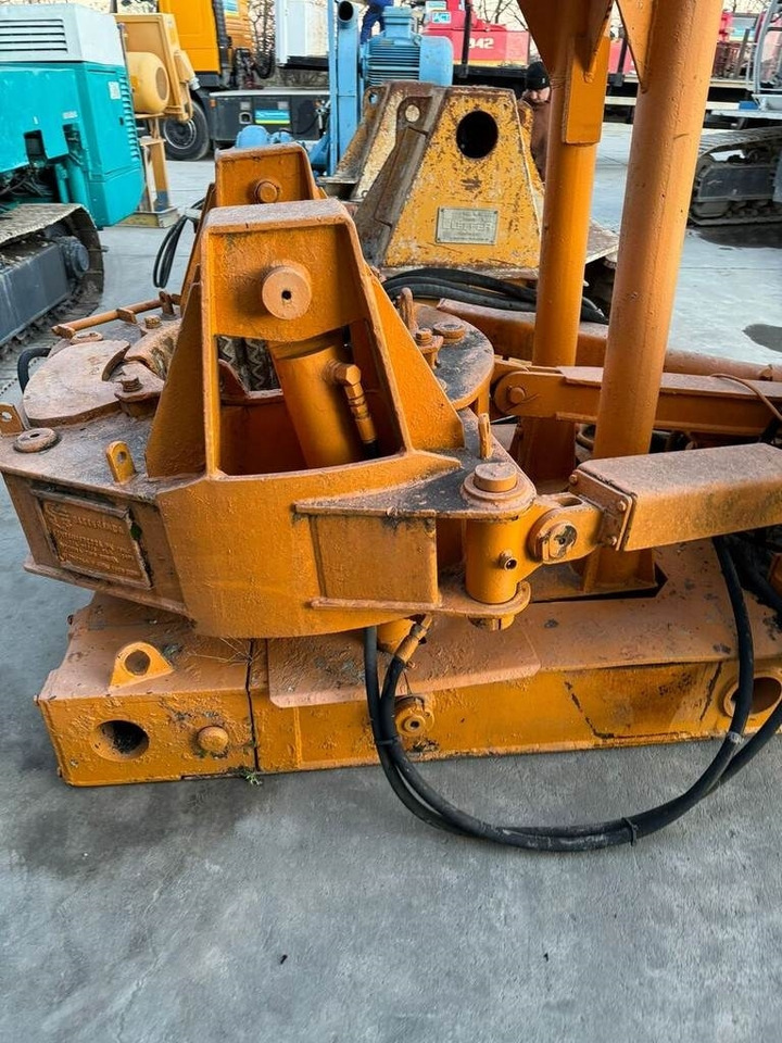 Casagrande Casing Oscillator 900 - Equipo de construcción: foto 3 Casagrande Casing Oscillator 900 - Equipo de construcción: foto 3