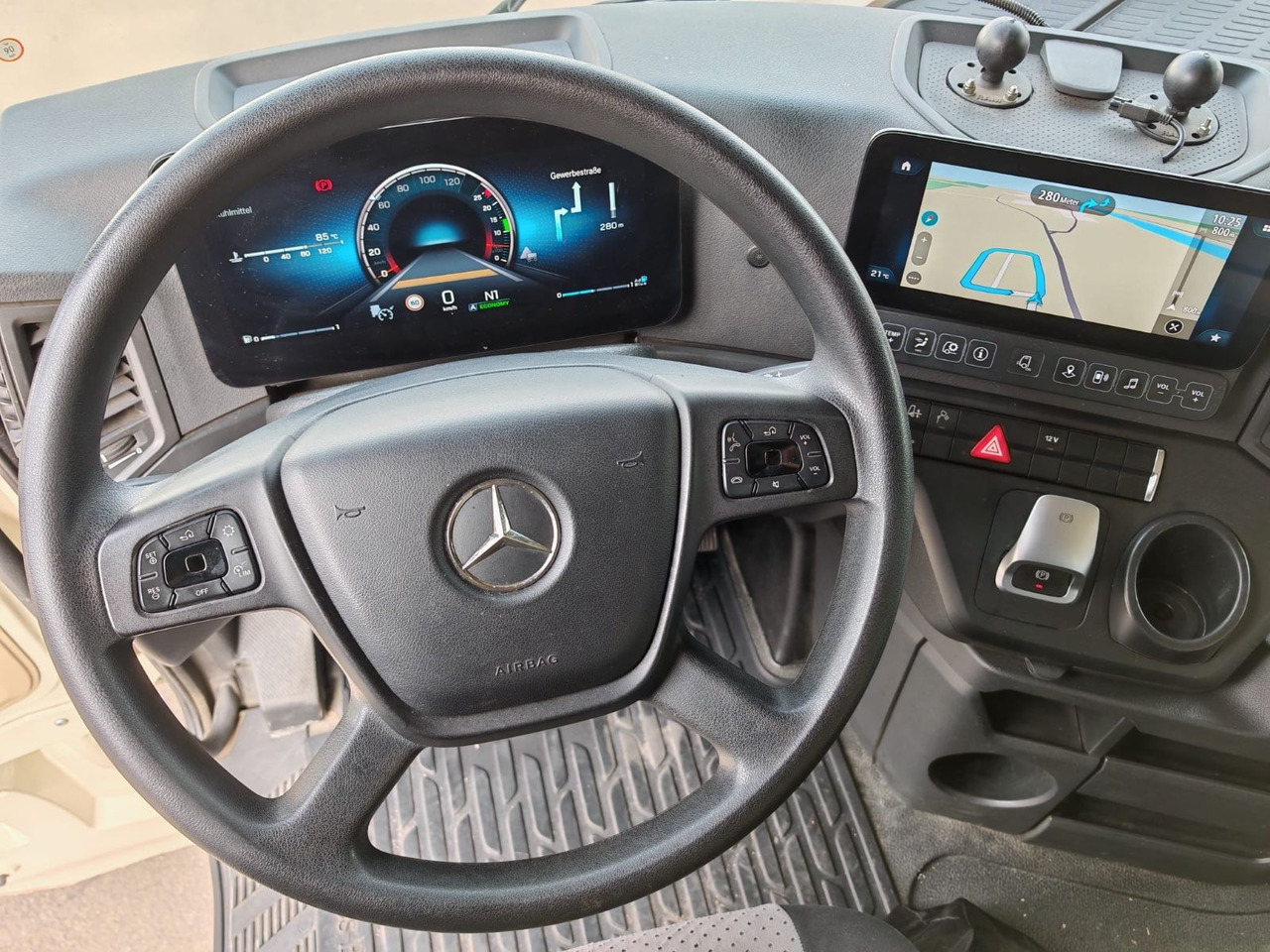 Mercedes-Benz Actros 1848 LS/GIGA/MirrorCam/Retarder/2instock - Cabeza tractora: foto 5 Mercedes-Benz Actros 1848 LS/GIGA/MirrorCam/Retarder/2instock - Cabeza tractora: foto 5