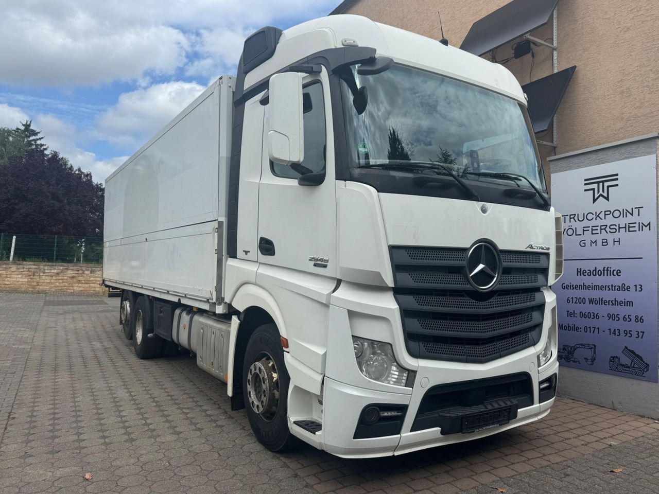 Mercedes-Benz Actros2545/Lift-Lenk/Mitnahmestp/Retarder - Camión caja cerrada: foto 1 Mercedes-Benz Actros2545/Lift-Lenk/Mitnahmestp/Retarder - Camión caja cerrada: foto 1