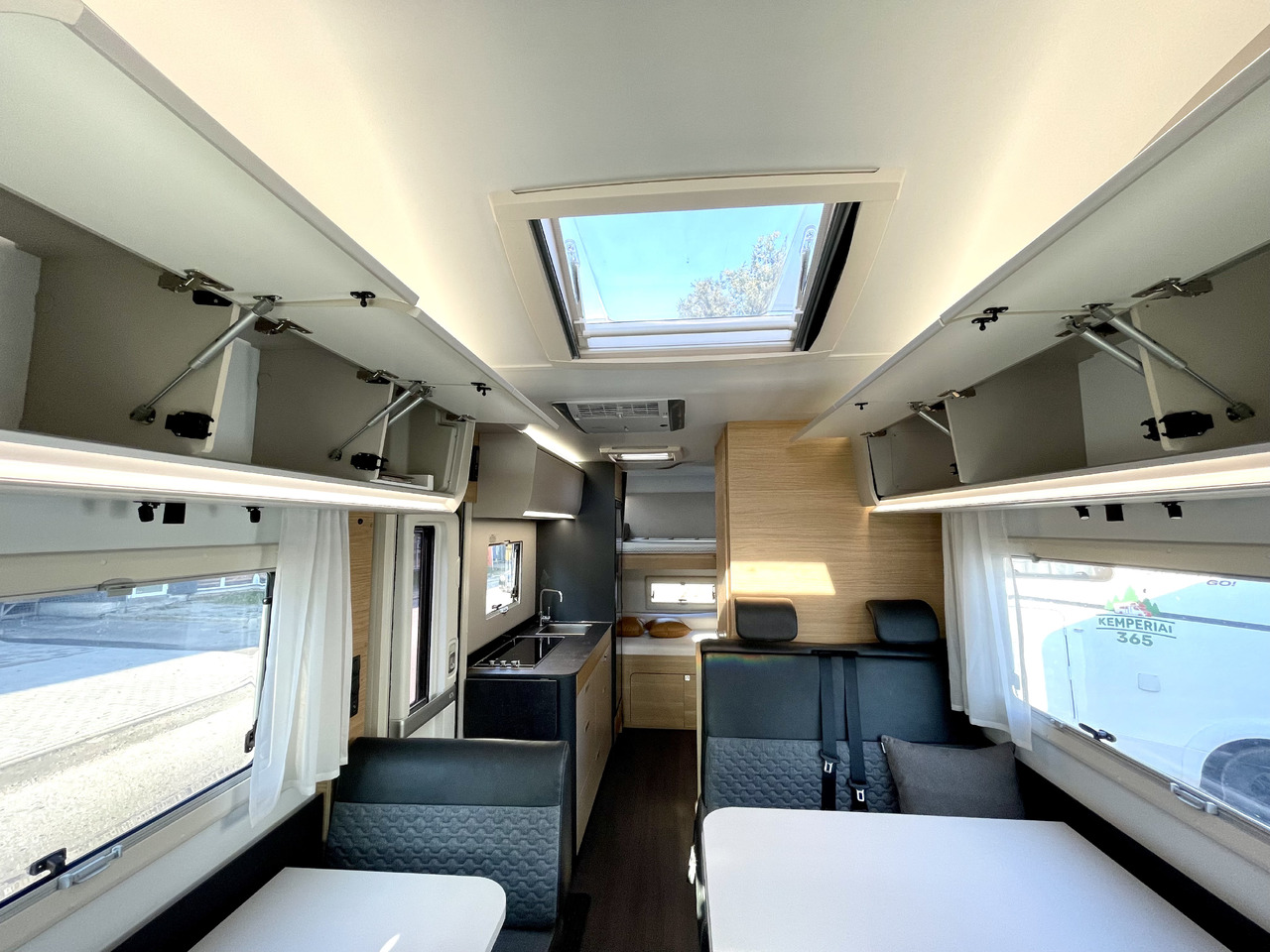 Autocaravana capuchina ADRIA Coral XL 650 DK: foto 6 Autocaravana capuchina ADRIA Coral XL 650 DK: foto 6