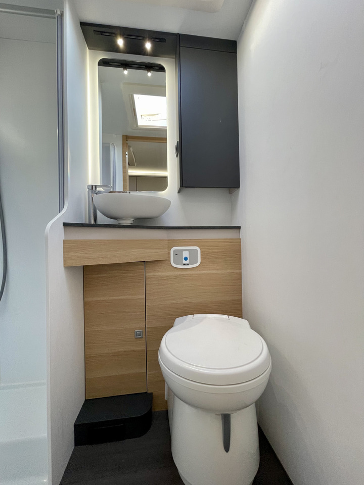 Autocaravana capuchina ADRIA Coral XL 650 DK: foto 14 Autocaravana capuchina ADRIA Coral XL 650 DK: foto 14