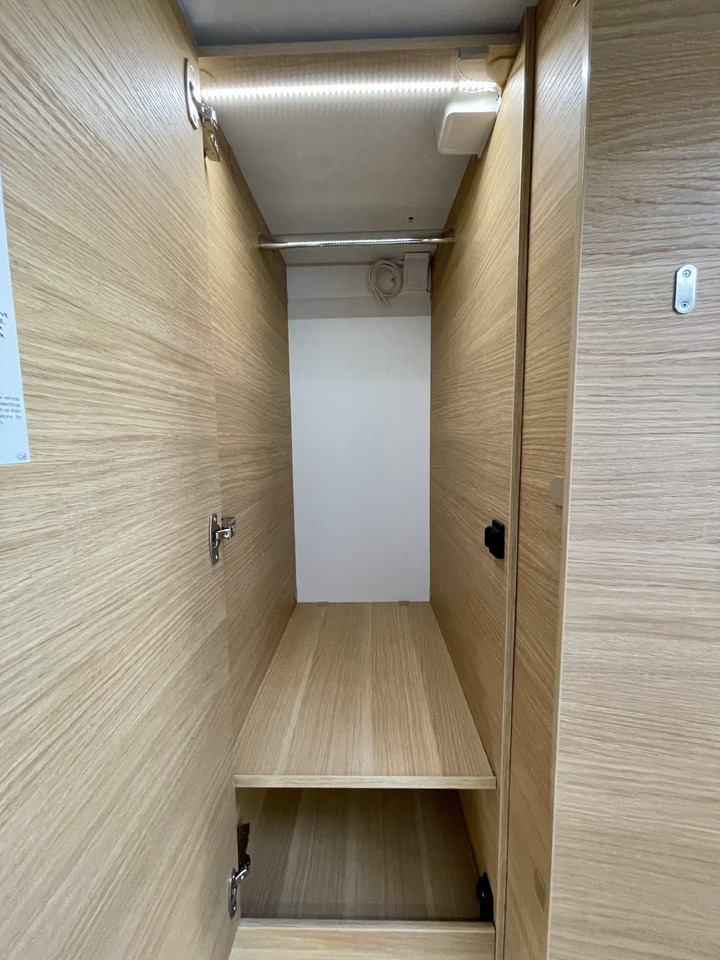 Autocaravana capuchina ADRIA Coral XL 650 DK: foto 16 Autocaravana capuchina ADRIA Coral XL 650 DK: foto 16