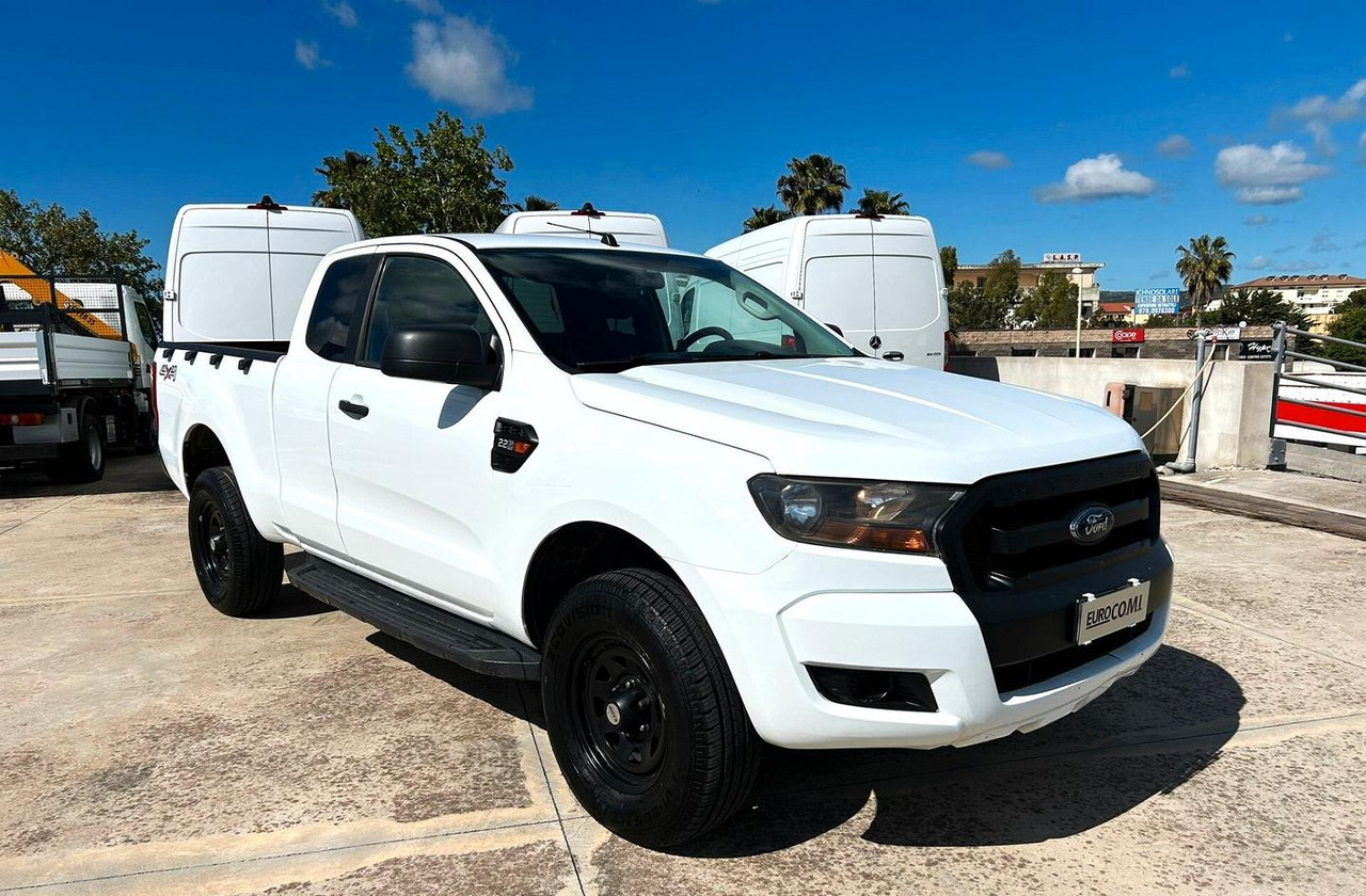 Ford Ranger 2.2 160 cv XL Supercab 4 posti 4wd - Pick-up: foto 3 Ford Ranger 2.2 160 cv XL Supercab 4 posti 4wd - Pick-up: foto 3