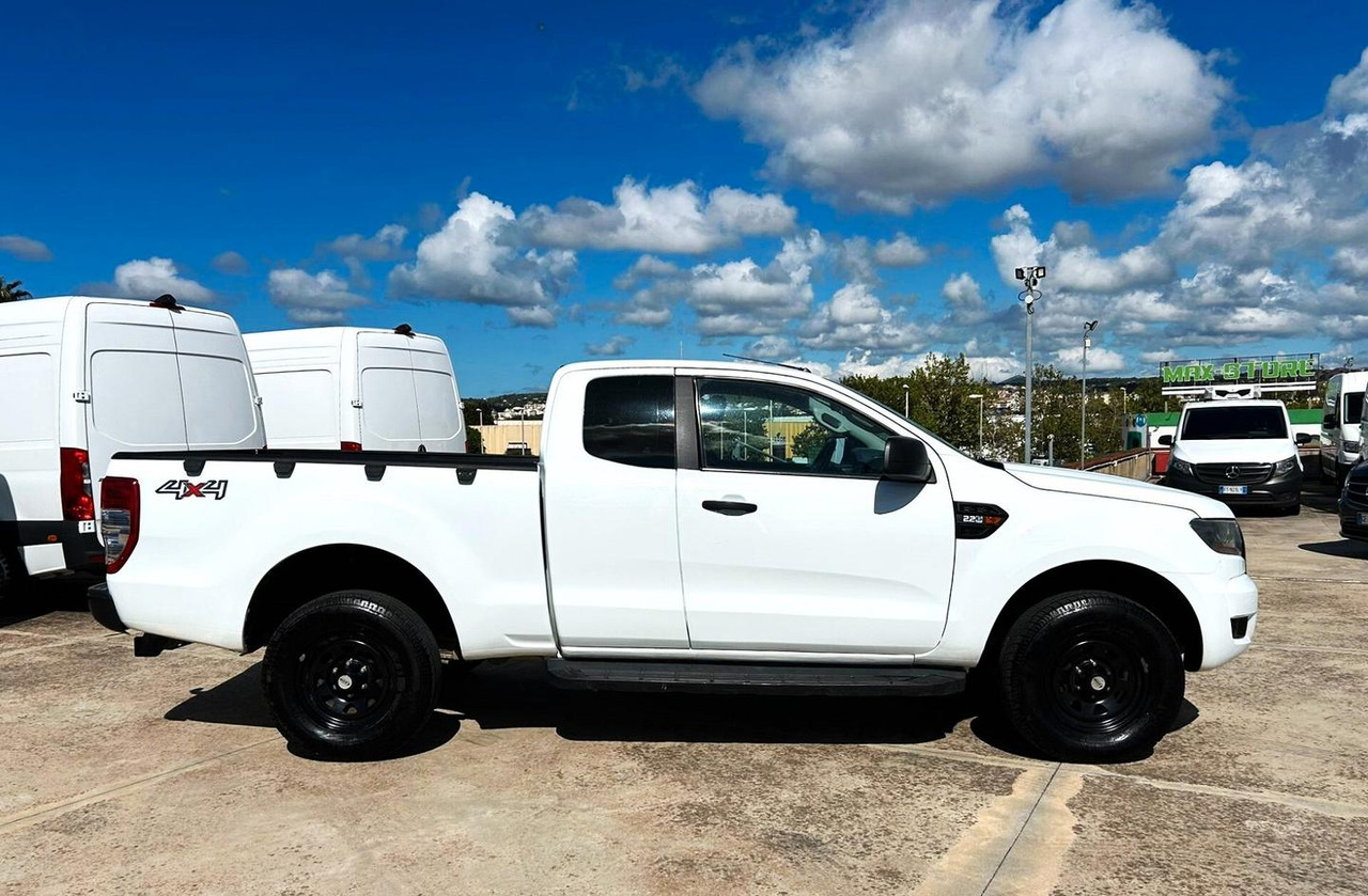Ford Ranger 2.2 160 cv XL Supercab 4 posti 4wd - Pick-up: foto 4 Ford Ranger 2.2 160 cv XL Supercab 4 posti 4wd - Pick-up: foto 4