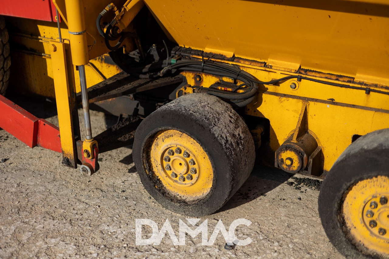 Pavimentadora de asfalto DYNAPAC F121-4W: foto 18 Pavimentadora de asfalto DYNAPAC F121-4W: foto 18