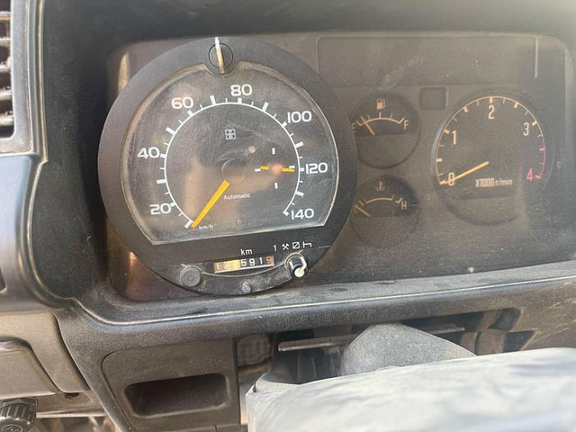 Isuzu 15.75 - Furgoneta basculante: foto 5 Isuzu 15.75 - Furgoneta basculante: foto 5