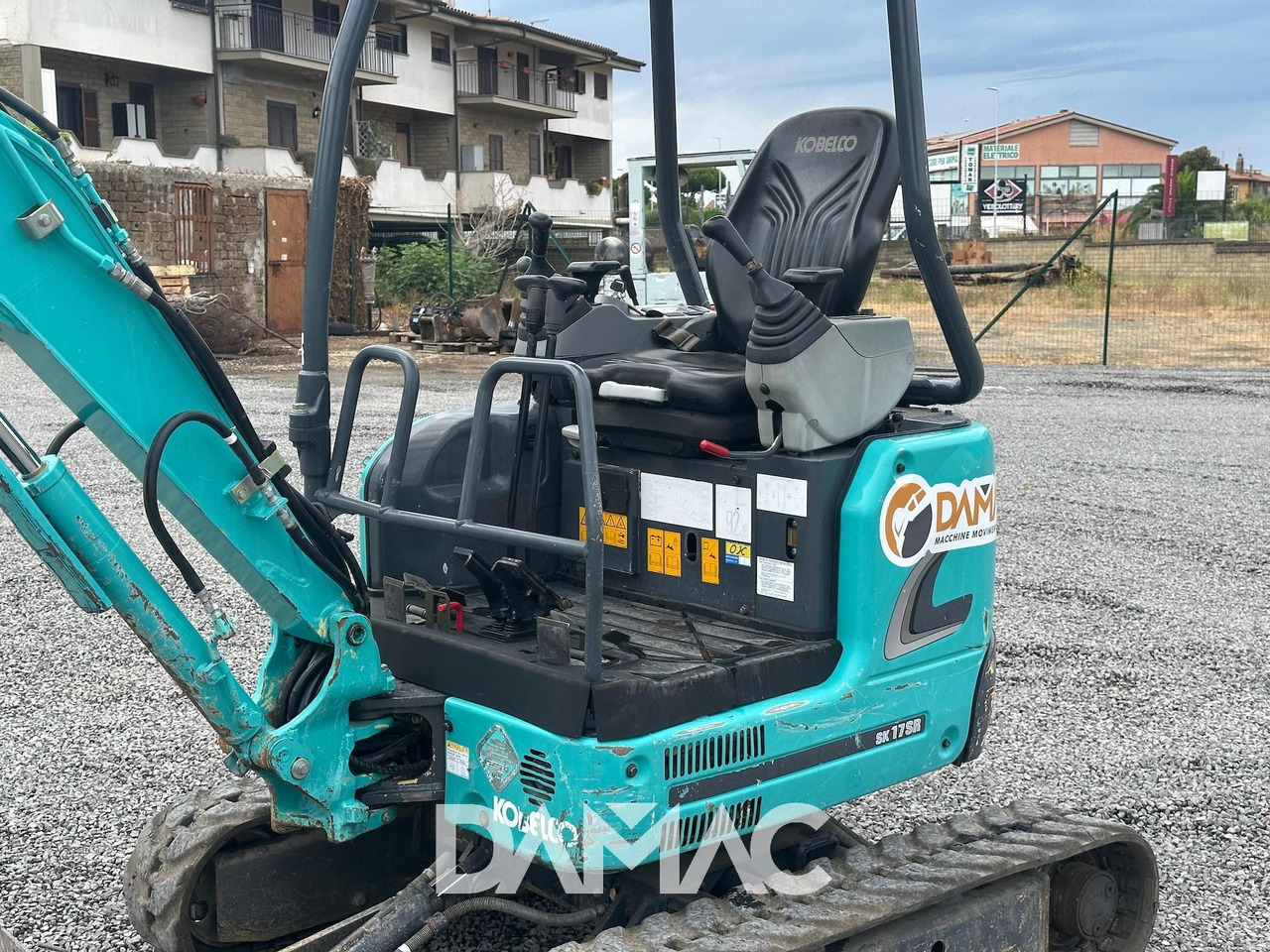 Miniexcavadora KOBELCO SK17SR-3E: foto 8 Miniexcavadora KOBELCO SK17SR-3E: foto 8