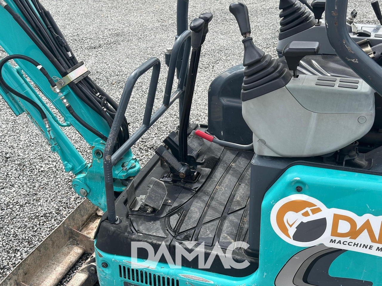 Miniexcavadora KOBELCO SK17SR-3E: foto 10 Miniexcavadora KOBELCO SK17SR-3E: foto 10