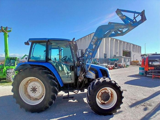 New Holland TL90A - Tractor: foto 1 New Holland TL90A - Tractor: foto 1