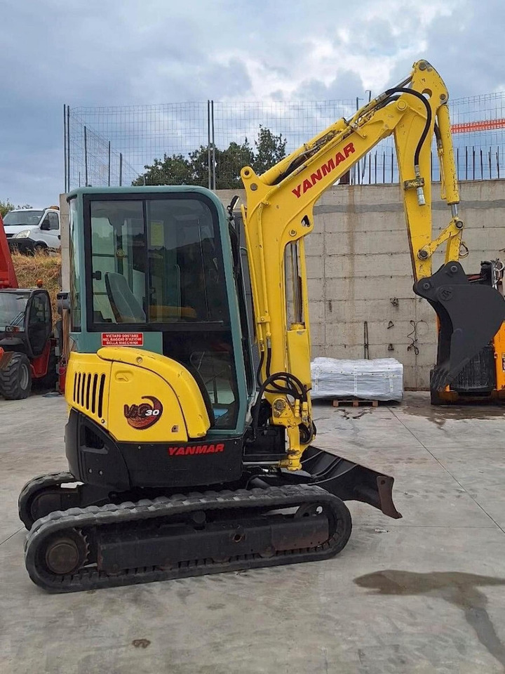 YANMAR VIO30 - Miniexcavadora: foto 2 YANMAR VIO30 - Miniexcavadora: foto 2