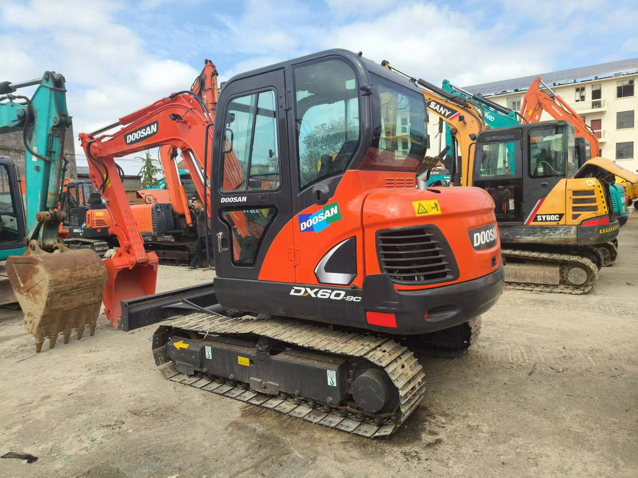 DOOSAN DX60 - Excavadora: foto 1 DOOSAN DX60 - Excavadora: foto 1