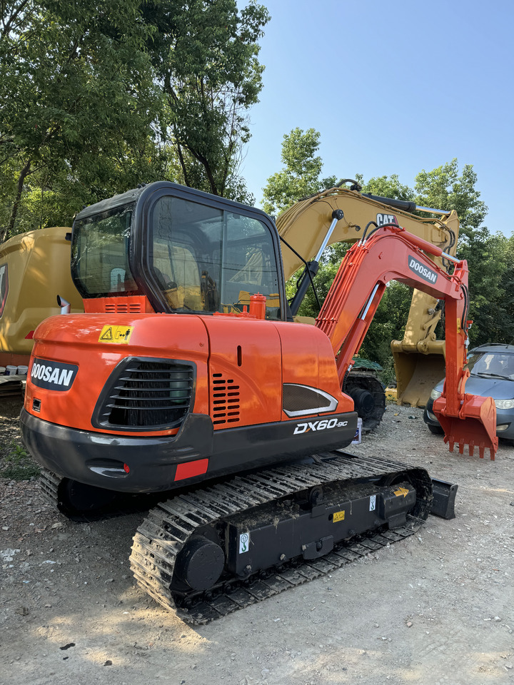 DOOSAN DX60 - Excavadora de cadenas: foto 1 DOOSAN DX60 - Excavadora de cadenas: foto 1