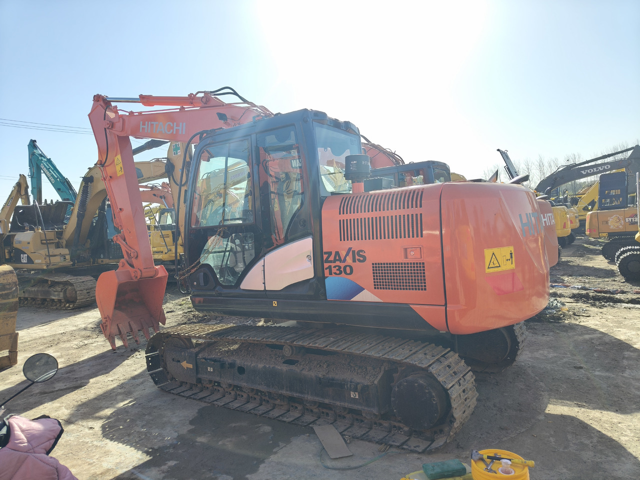 HITACHI ZX130H-5A - Excavadora de cadenas: foto 1 HITACHI ZX130H-5A - Excavadora de cadenas: foto 1