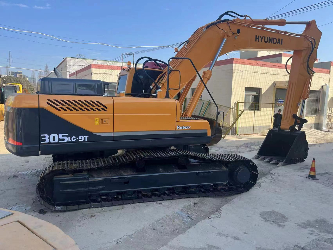 Hyundai 305 - Excavadora de cadenas: foto 1 Hyundai 305 - Excavadora de cadenas: foto 1