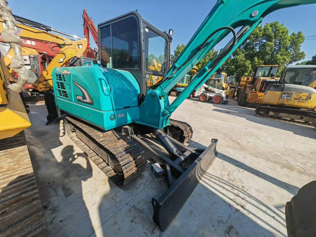 KOBELCO SK60 - Excavadora de cadenas: foto 2 KOBELCO SK60 - Excavadora de cadenas: foto 2