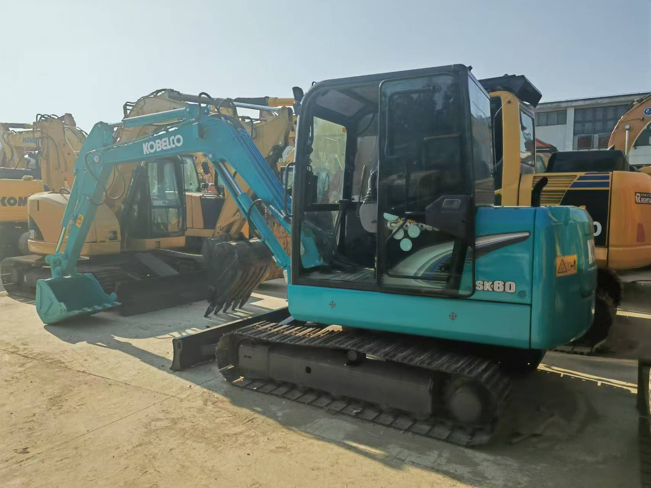 KOBELCO SK60 - Excavadora de cadenas: foto 1 KOBELCO SK60 - Excavadora de cadenas: foto 1