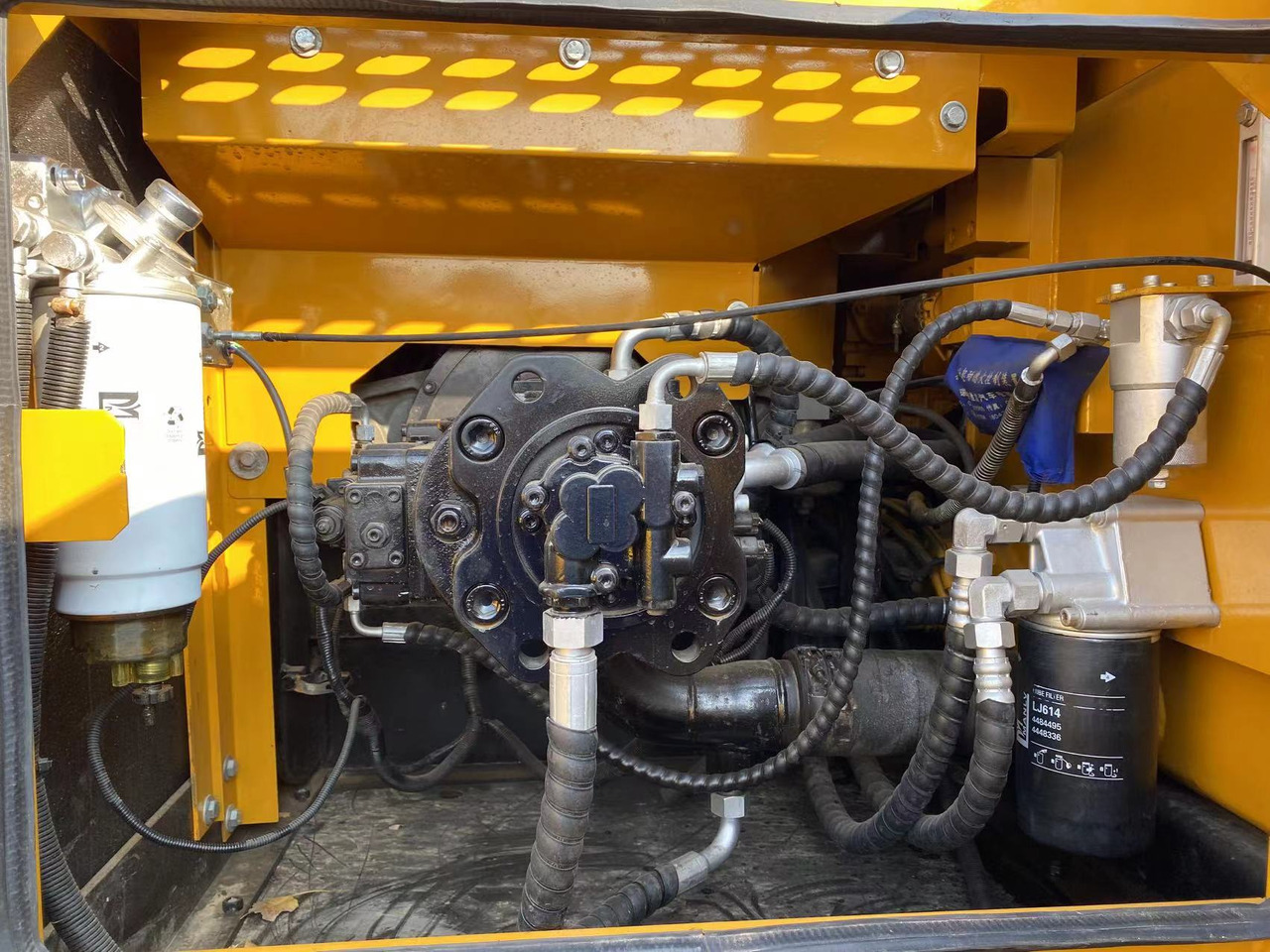 Excavadora de cadenas SANY SY235H: foto 17
