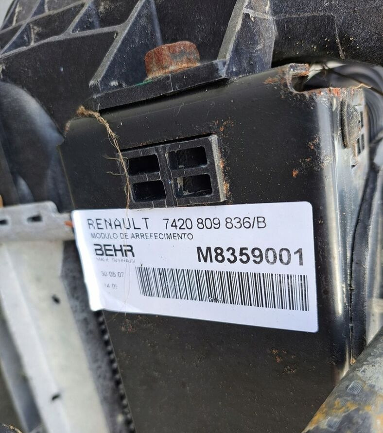 Behr KOMPLET CHŁODNIC RENAULT MIDLUM DXI 5 - Radiador para Camión: foto 2 Behr KOMPLET CHŁODNIC RENAULT MIDLUM DXI 5 - Radiador para Camión: foto 2