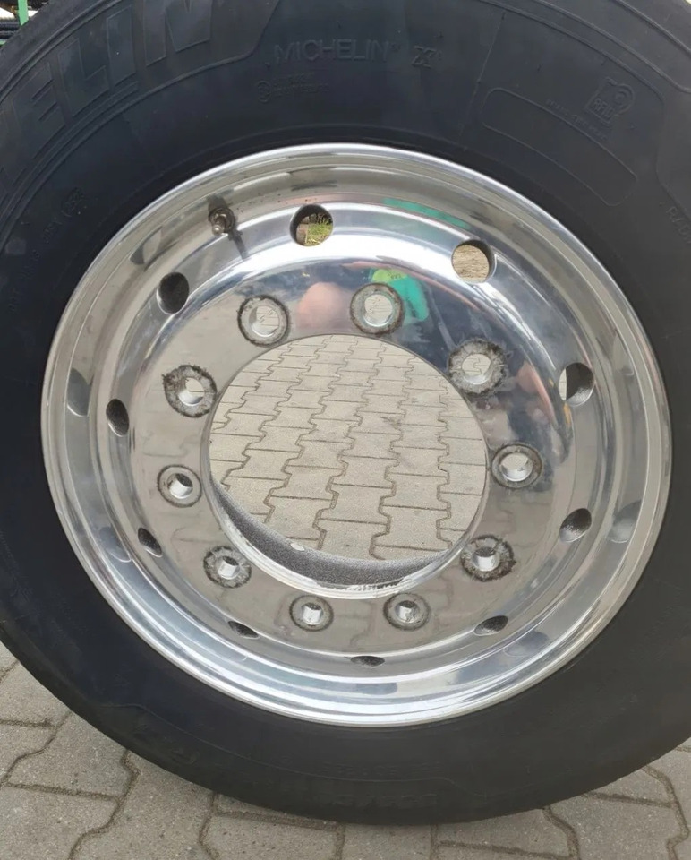 FELGA ALUMINIOWA ALCOA PRZÓD SZEROKA POLEROWANA 22,5 X 11,75 ET 120 TIR 22606576 - Llanta: foto 1 FELGA ALUMINIOWA ALCOA PRZÓD SZEROKA POLEROWANA 22,5 X 11,75 ET 120 TIR 22606576 - Llanta: foto 1