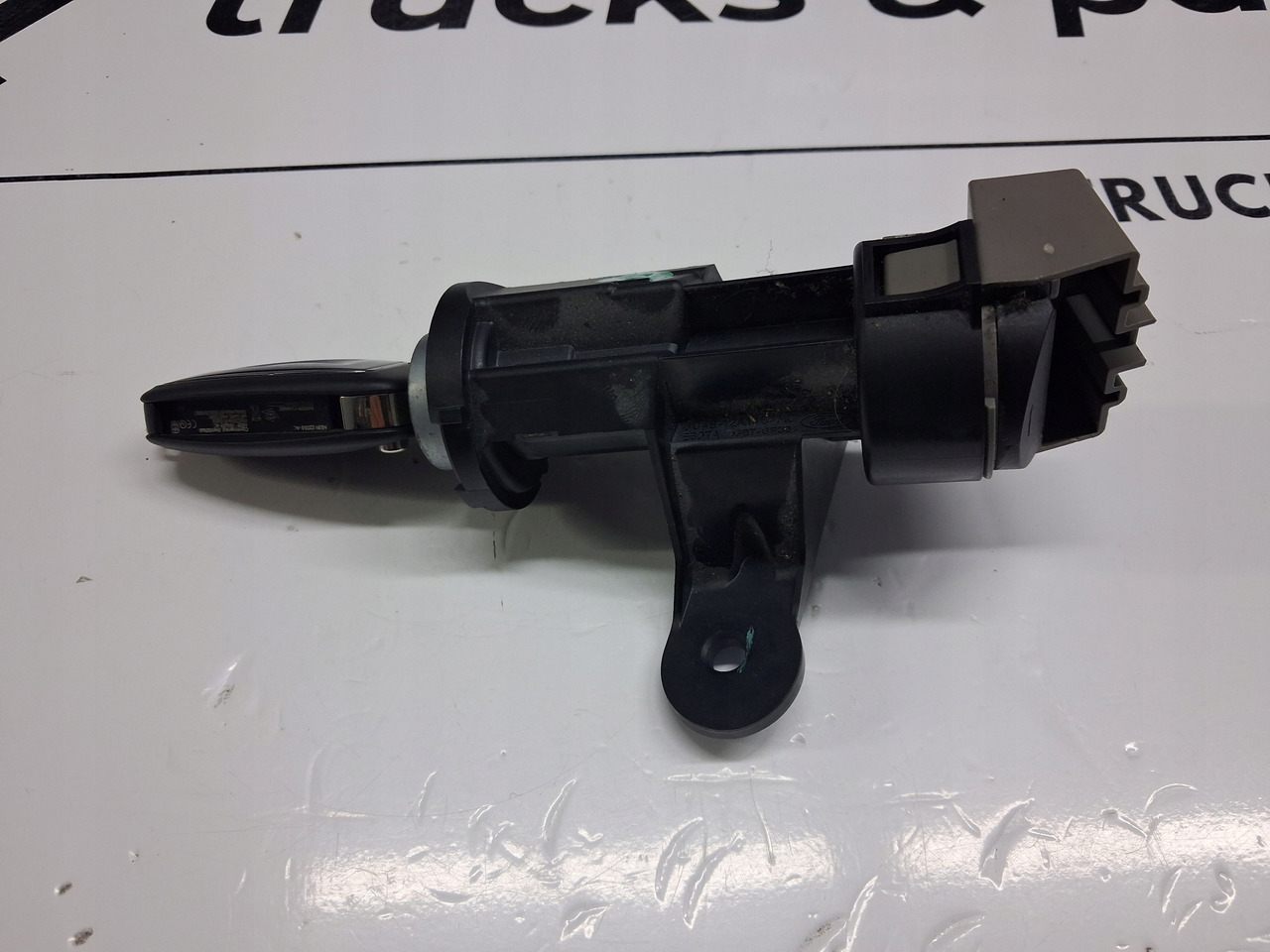 FORD STACYJKA Z KLUCZYKIEM FORD F-MAX EURO 6 - Sistema eléctrico para Camión: foto 2 FORD STACYJKA Z KLUCZYKIEM FORD F-MAX EURO 6 - Sistema eléctrico para Camión: foto 2