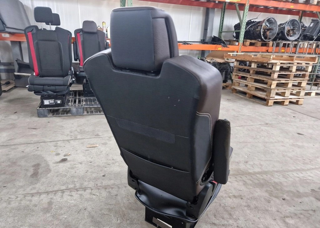 FOTEL KIEROWCY SKÓRA RENAULT GAMA T C K - Asiento: foto 3 FOTEL KIEROWCY SKÓRA RENAULT GAMA T C K - Asiento: foto 3