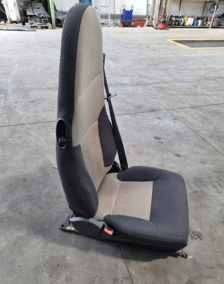 FOTEL LEWY SIEDZENIE KIEROWCY RENAULT MIDLUM PREMIUM DXI - Asiento: foto 2 FOTEL LEWY SIEDZENIE KIEROWCY RENAULT MIDLUM PREMIUM DXI - Asiento: foto 2