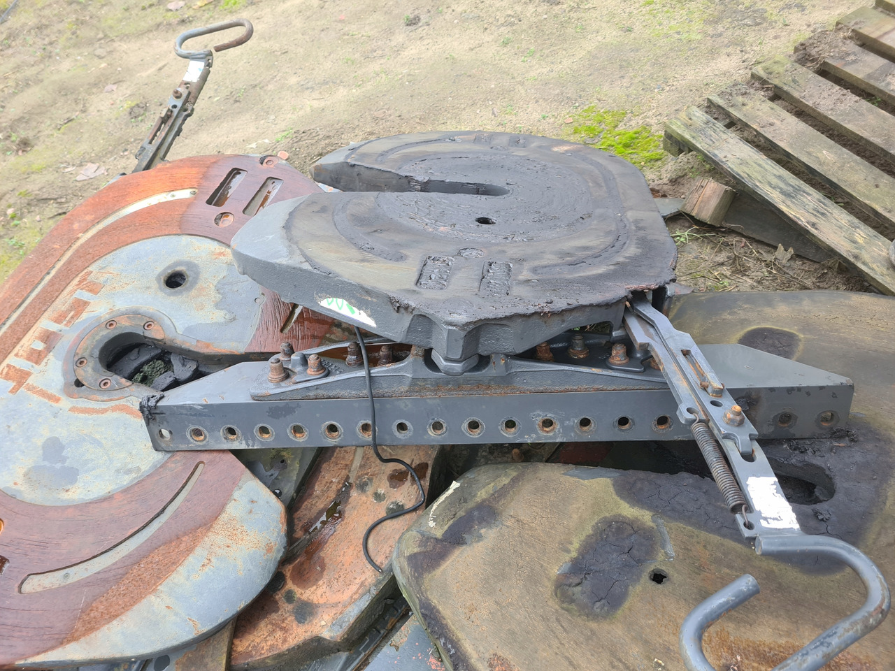 JOST SIODŁO JOST 160 MM WSPORNIK VOLVO FH FM 9 13 4 - Quinta rueda para Camión: foto 2 JOST SIODŁO JOST 160 MM WSPORNIK VOLVO FH FM 9 13 4 - Quinta rueda para Camión: foto 2