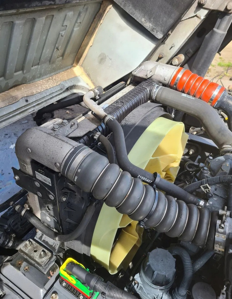KOMPLET CHŁODNIC CHŁODNICA INTERCOOLER RENAULT GAMA DTI 8 VOLVO FL D8K 21675454 21657617 - Radiador: foto 1 KOMPLET CHŁODNIC CHŁODNICA INTERCOOLER RENAULT GAMA DTI 8 VOLVO FL D8K 21675454 21657617 - Radiador: foto 1