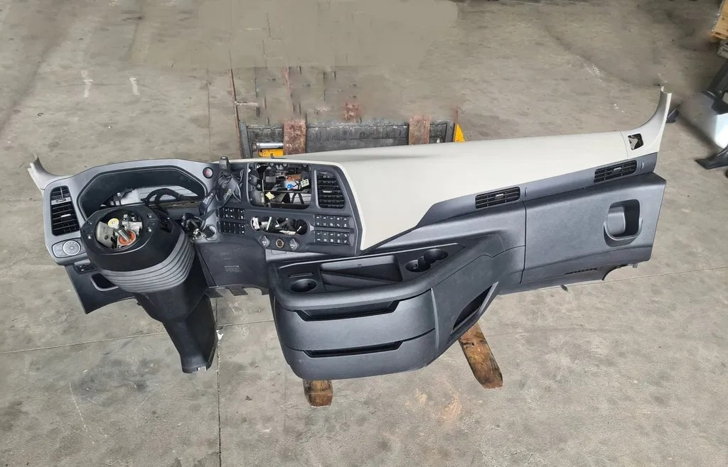 KONSOLA KOMPLETNA KOKPIT DESKA ROZDZIELCZA STELAŻ FORD F-MAX 500 TRUCKS - Salpicadero: foto 1 KONSOLA KOMPLETNA KOKPIT DESKA ROZDZIELCZA STELAŻ FORD F-MAX 500 TRUCKS - Salpicadero: foto 1