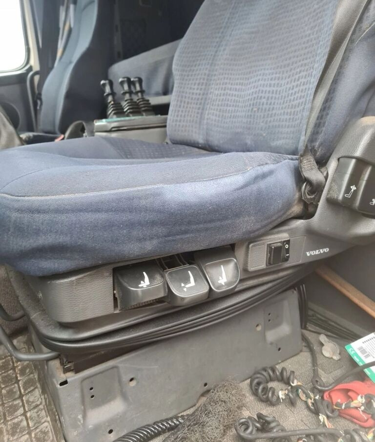 PNEUMATYCZNY KIEROWCY LEWY Volvo FH FM 9 12 13 - Asiento para Camión: foto 3 PNEUMATYCZNY KIEROWCY LEWY Volvo FH FM 9 12 13 - Asiento para Camión: foto 3
