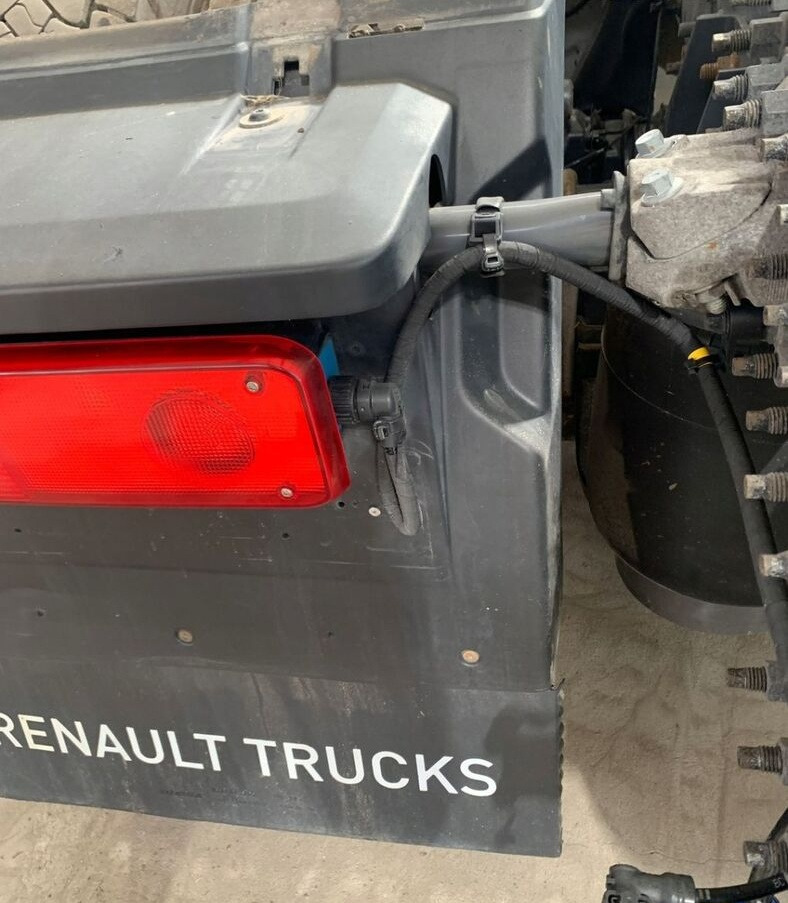 Renault BŁOTNIK LEWY TYŁ KOMPLETNY RENAULT GAMA T C RANGE - Guardabarros para Camión: foto 1 Renault BŁOTNIK LEWY TYŁ KOMPLETNY RENAULT GAMA T C RANGE - Guardabarros para Camión: foto 1