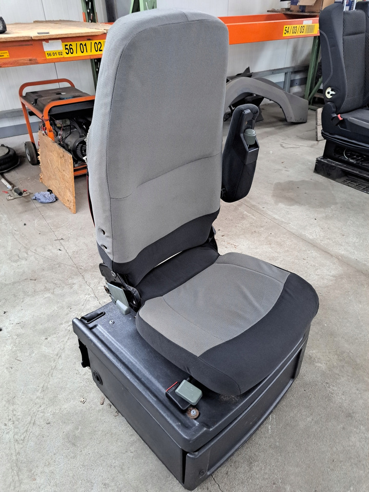 Renault FOTEL OBRACANY SIEDZENIE PASAŻERA RENAULT MAGNUM DXI LIFT VEGA S - Asiento para Camión: foto 1 Renault FOTEL OBRACANY SIEDZENIE PASAŻERA RENAULT MAGNUM DXI LIFT VEGA S - Asiento para Camión: foto 1
