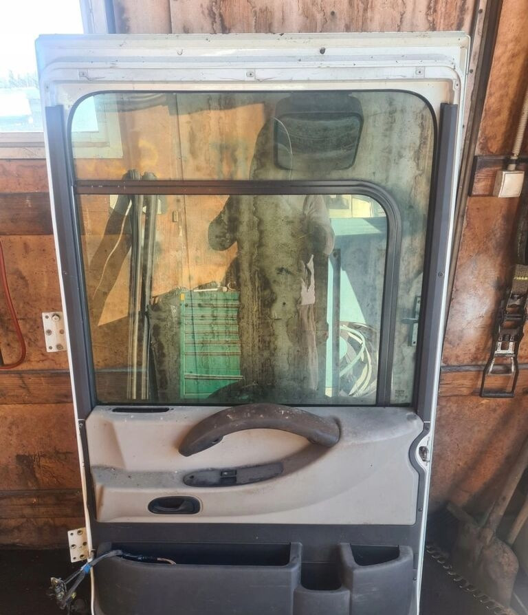 Renault PRAWE KOMPLETNE MAGNUM DXI 13 LIFT VEGA Renault RENAULT MAGNUM DXI 13 LIFT VEGA - Puerta y piezas para Camión: foto 1 Renault PRAWE KOMPLETNE MAGNUM DXI 13 LIFT VEGA Renault RENAULT MAGNUM DXI 13 LIFT VEGA - Puerta y piezas para Camión: foto 1