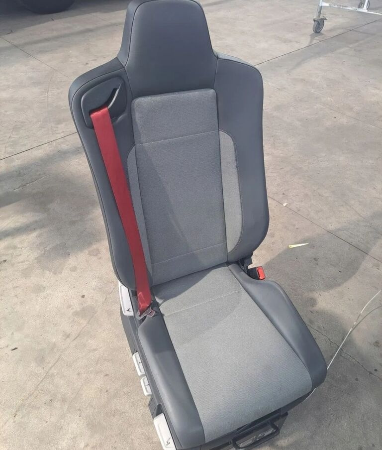 Renault PRAWY SIEDZENIE PASAŻERA Renault RANGE GAMA T C K - Asiento para Camión: foto 2 Renault PRAWY SIEDZENIE PASAŻERA Renault RANGE GAMA T C K - Asiento para Camión: foto 2
