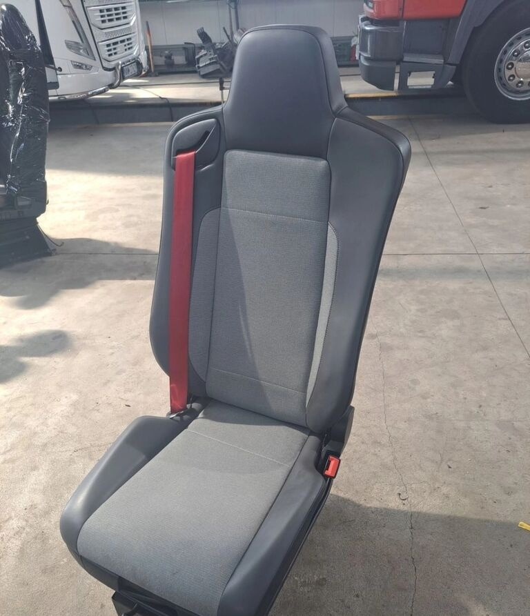 Renault PRAWY SIEDZENIE PASAŻERA Renault RANGE GAMA T C K - Asiento para Camión: foto 4 Renault PRAWY SIEDZENIE PASAŻERA Renault RANGE GAMA T C K - Asiento para Camión: foto 4