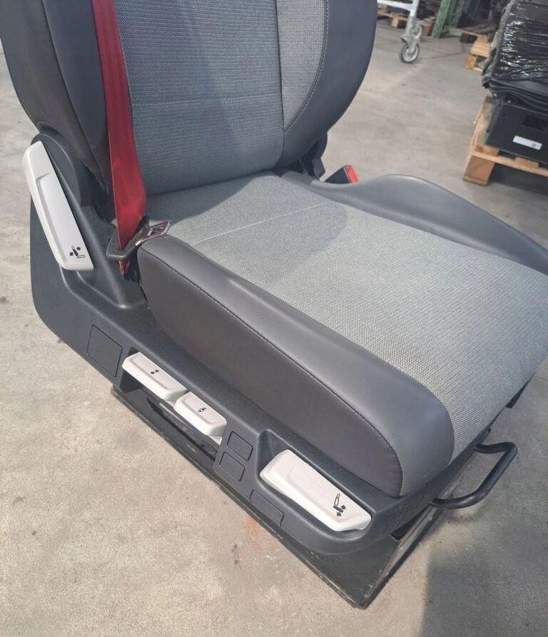Renault PRAWY SIEDZENIE PASAŻERA Renault RANGE GAMA T C K - Asiento para Camión: foto 1 Renault PRAWY SIEDZENIE PASAŻERA Renault RANGE GAMA T C K - Asiento para Camión: foto 1