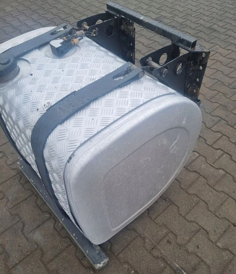 Renault PREMIUM MAGNUM DXI VOLVO FH FM 9 12 13 16 4 80 X 70. Renault RENAULT PREMIUM MAGNUM DXI VOLVO FH FM 9 12 13 16 4 - Depósito de combustible para Camión: foto 4 Renault PREMIUM MAGNUM DXI VOLVO FH FM 9 12 13 16 4 80 X 70. Renault RENAULT PREMIUM MAGNUM DXI VOLVO FH FM 9 12 13 16 4 - Depósito de combustible para Camión: foto 4