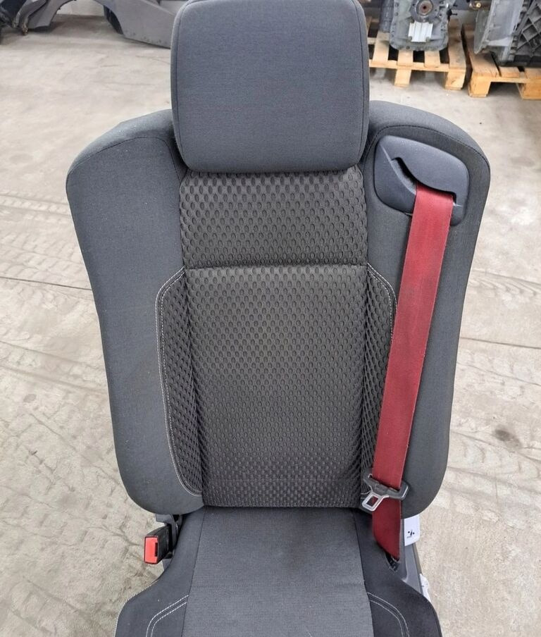 Renault SIEDZENIE KIEROWCY Renault RANGE GAMA T C K - Asiento para Camión: foto 4 Renault SIEDZENIE KIEROWCY Renault RANGE GAMA T C K - Asiento para Camión: foto 4