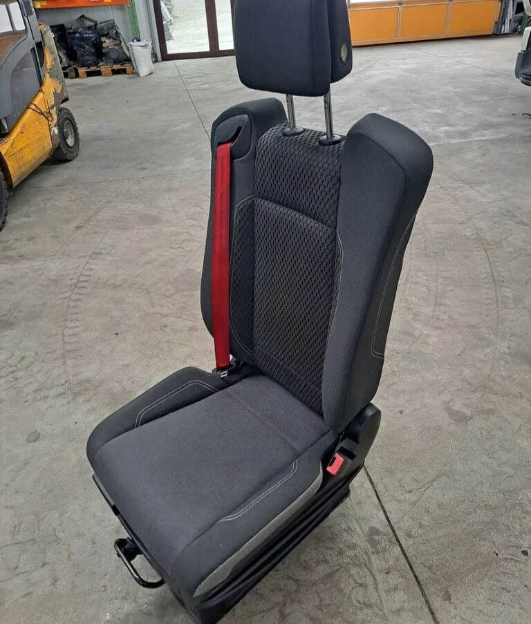 Renault SIEDZENIE PASAŻERA Renault RANGE GAMA T C K - Asiento para Camión: foto 2 Renault SIEDZENIE PASAŻERA Renault RANGE GAMA T C K - Asiento para Camión: foto 2