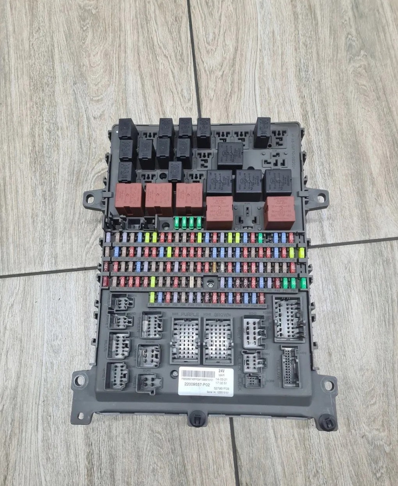 Renault TABLICA PŁYTA SKRZYNKA GAMA D WIDE VOLVO FE FL EURO 6 22009557 Renault - Fusible para Camión: foto 1 Renault TABLICA PŁYTA SKRZYNKA GAMA D WIDE VOLVO FE FL EURO 6 22009557 Renault - Fusible para Camión: foto 1