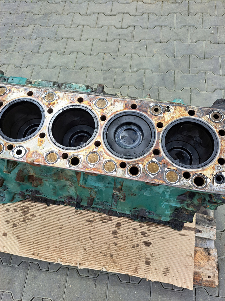 VOLVO BLOK SILNIKA TŁOKI WAŁ KORBOWY VOLVO FM 9 D9A - Bloque de cilindros para Camión: foto 5 VOLVO BLOK SILNIKA TŁOKI WAŁ KORBOWY VOLVO FM 9 D9A - Bloque de cilindros para Camión: foto 5