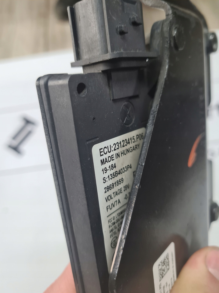 VOLVO RADAR DISTRONIK MOCOWANIE RENAULT GAMA T C K RANGE VOLVO FH 4 FM 4 FH 5 - Sensor para Camión: foto 5 VOLVO RADAR DISTRONIK MOCOWANIE RENAULT GAMA T C K RANGE VOLVO FH 4 FM 4 FH 5 - Sensor para Camión: foto 5