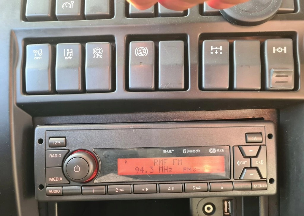 VOLVO RADIO MP3 BLUETOOTH CD AUX USB 12V VOLVO FE FL EURO 6 - Cabina e interior para Camión: foto 1 VOLVO RADIO MP3 BLUETOOTH CD AUX USB 12V VOLVO FE FL EURO 6 - Cabina e interior para Camión: foto 1