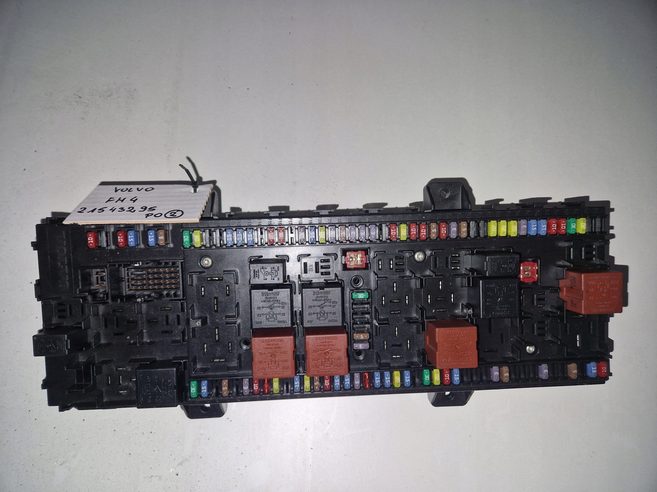 VOLVO TABLICA PŁYTA SKRZYNKA BEZPIECZNIKÓW VOLVO FH 4 FM 4 21543295 P02 - Fusible para Camión: foto 1 VOLVO TABLICA PŁYTA SKRZYNKA BEZPIECZNIKÓW VOLVO FH 4 FM 4 21543295 P02 - Fusible para Camión: foto 1