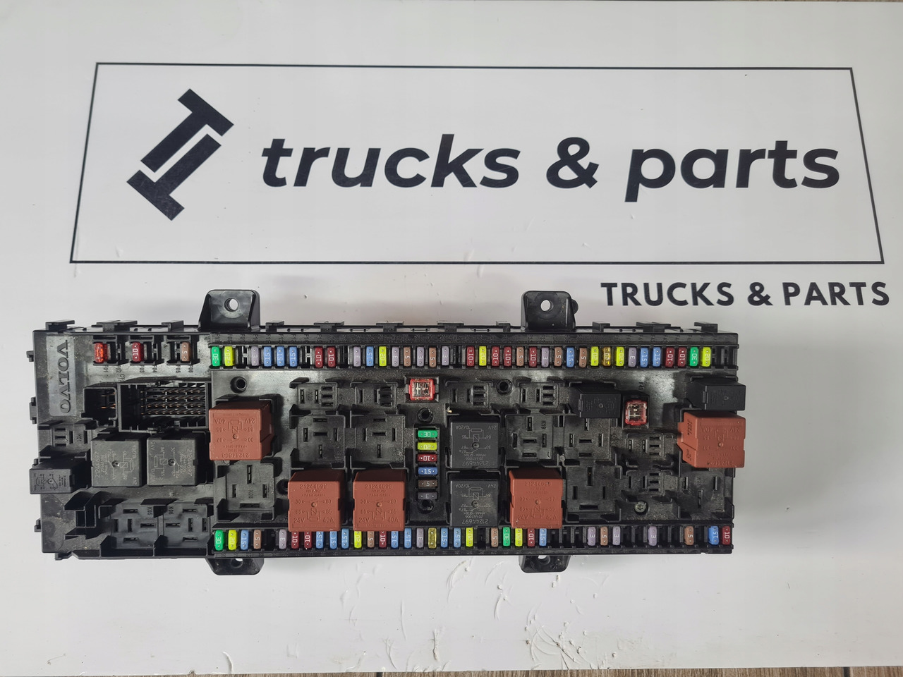 VOLVO TABLICA PŁYTA SKRZYNKA BEZPIECZNIKÓW VOLVO FH 5 FM 5 FMX 23050388 - Fusible para Camión: foto 1 VOLVO TABLICA PŁYTA SKRZYNKA BEZPIECZNIKÓW VOLVO FH 5 FM 5 FMX 23050388 - Fusible para Camión: foto 1