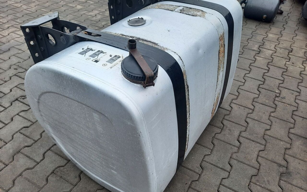 VOLVO ZBIORNIK PALIWA RENAULT GAMA T RANGE VOLVO FH FM 4 5 100/70/70 - Depósito de combustible para Camión: foto 2 VOLVO ZBIORNIK PALIWA RENAULT GAMA T RANGE VOLVO FH FM 4 5 100/70/70 - Depósito de combustible para Camión: foto 2