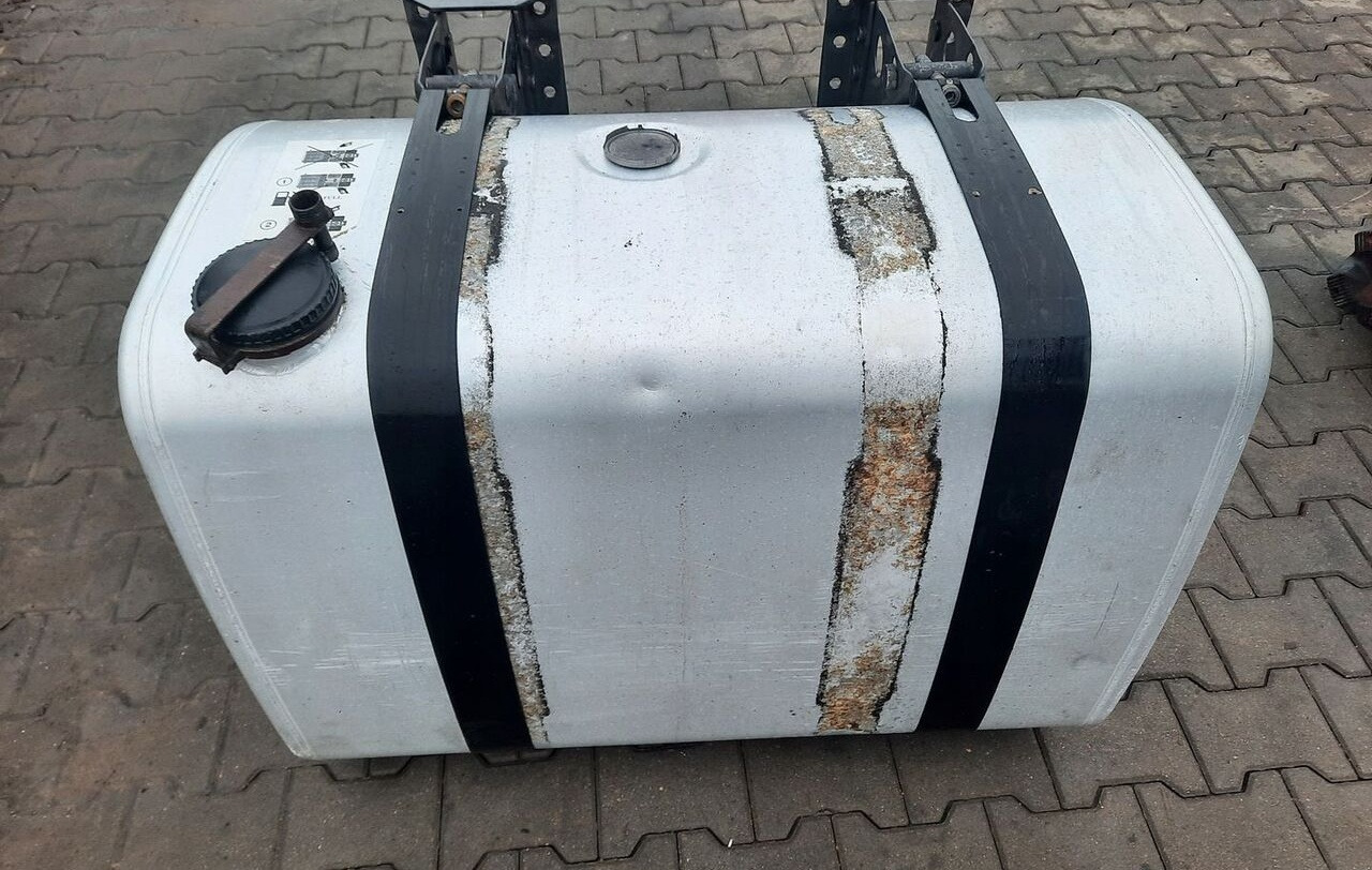 VOLVO ZBIORNIK PALIWA RENAULT GAMA T RANGE VOLVO FH FM 4 5 100/70/70 - Depósito de combustible para Camión: foto 3 VOLVO ZBIORNIK PALIWA RENAULT GAMA T RANGE VOLVO FH FM 4 5 100/70/70 - Depósito de combustible para Camión: foto 3