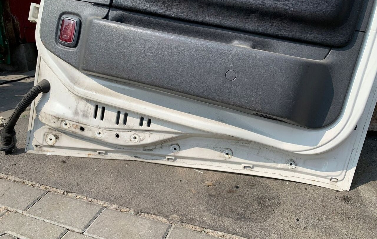 Volvo FH 12 13 - Puerta y piezas para Camión: foto 4 Volvo FH 12 13 - Puerta y piezas para Camión: foto 4