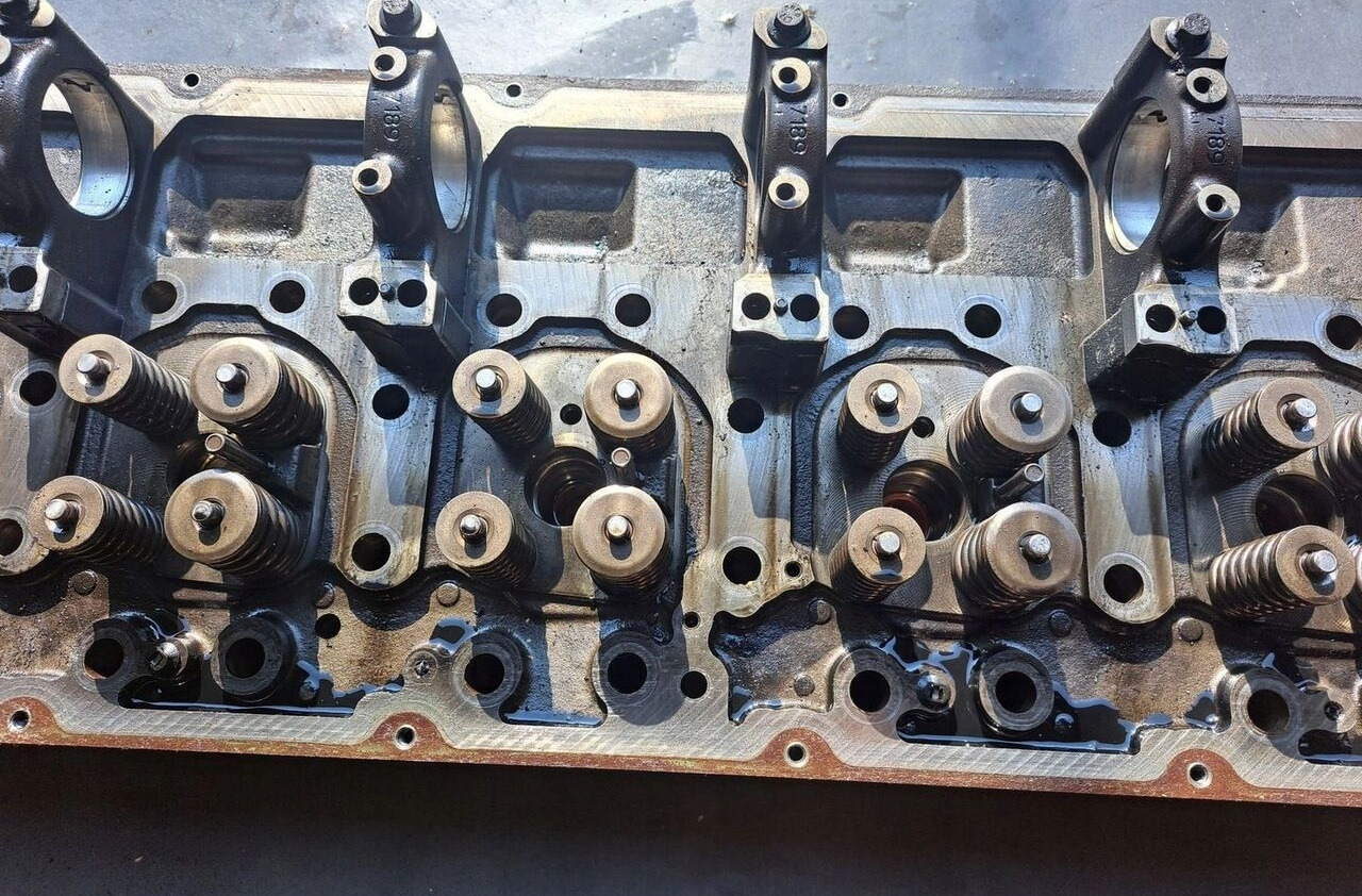Volvo GŁOWICA SILNIKA FH 16 D16E Volvo - Cabezal de bloque para Camión: foto 4 Volvo GŁOWICA SILNIKA FH 16 D16E Volvo - Cabezal de bloque para Camión: foto 4